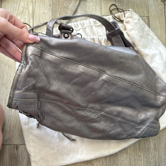 Authentic Balenciaga city bag in silver - Picture 8 of 9